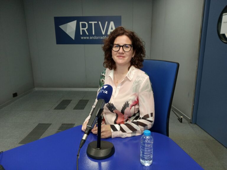 Marta Roma, treballadora social de Càritas al programa “Becaris” de RNA